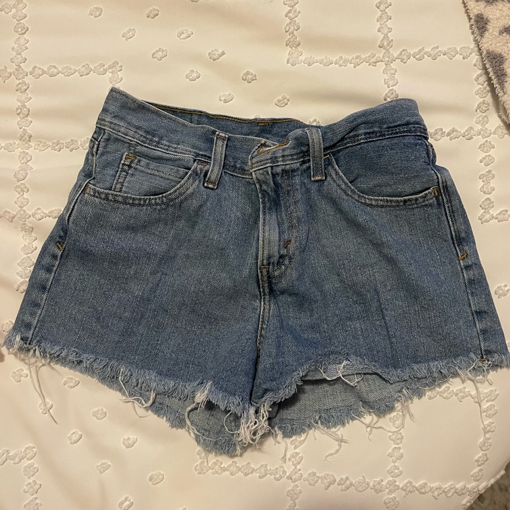 Levi’s Mid Rise Denim Shorts Size 26